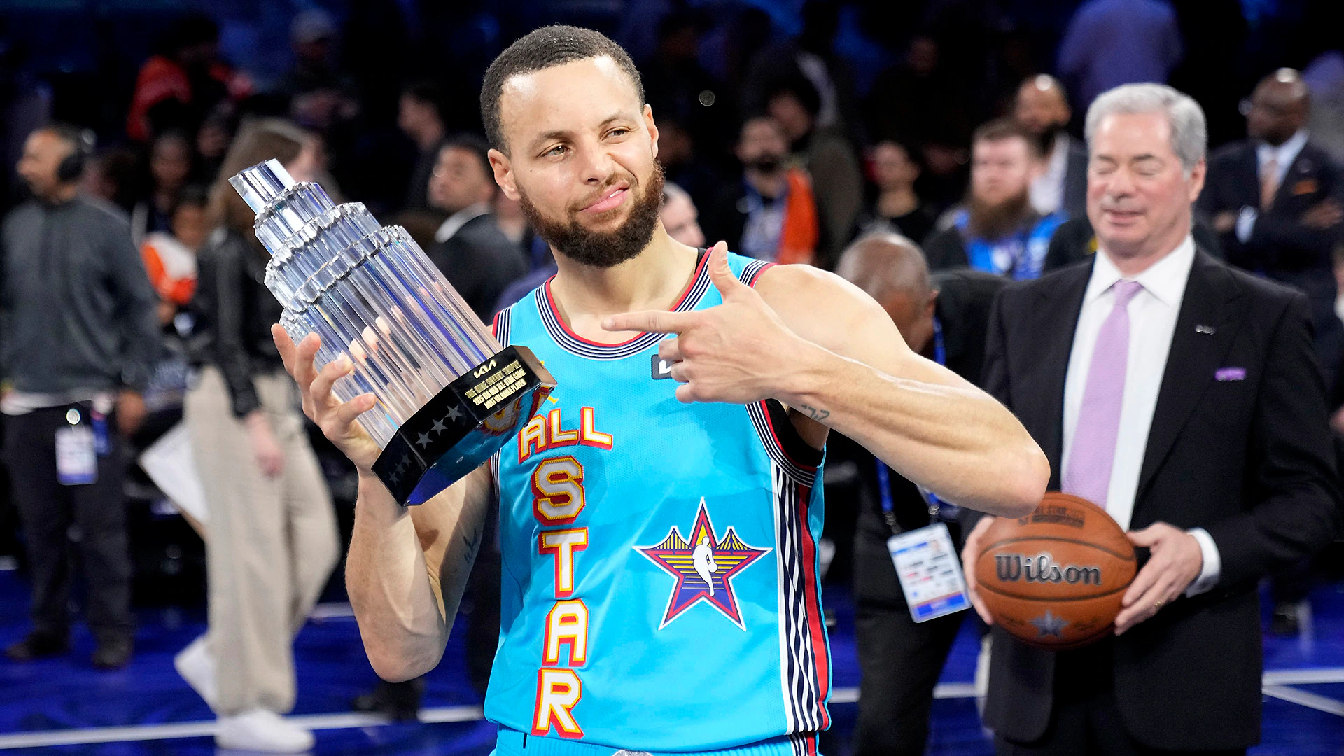 湖人队詹姆斯提出新要求，球队会议引发管理层回应